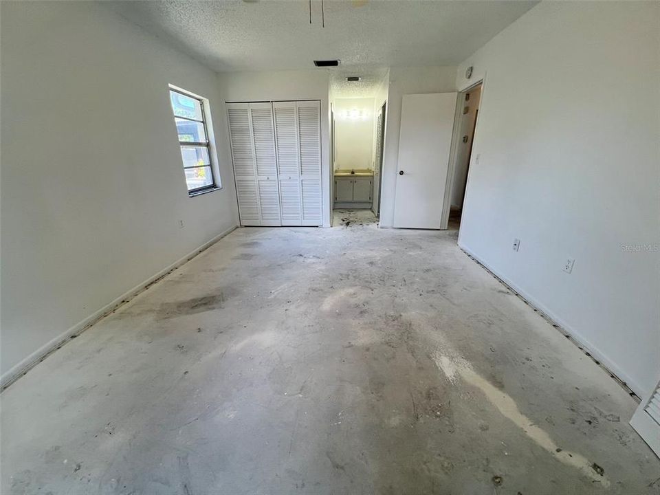 合同活跃: $188,000 (2 贝兹, 2 浴室, 1180 平方英尺)