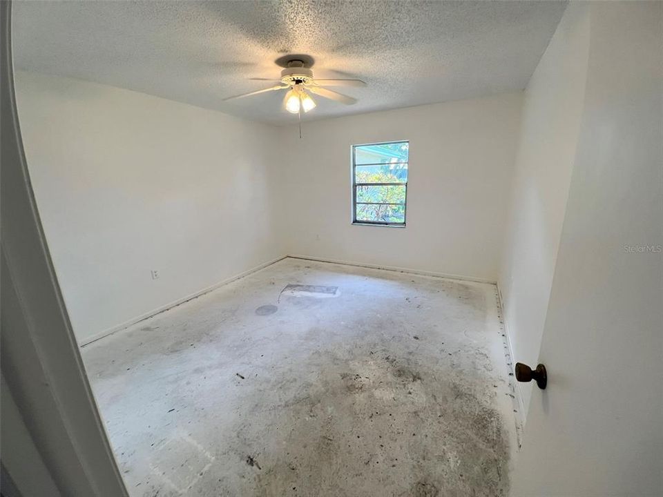 合同活跃: $188,000 (2 贝兹, 2 浴室, 1180 平方英尺)