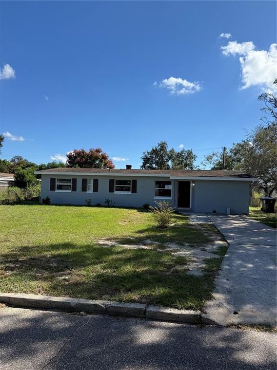 Active With Contract: $262,900 (3 beds, 2 baths, 1283 Square Feet)