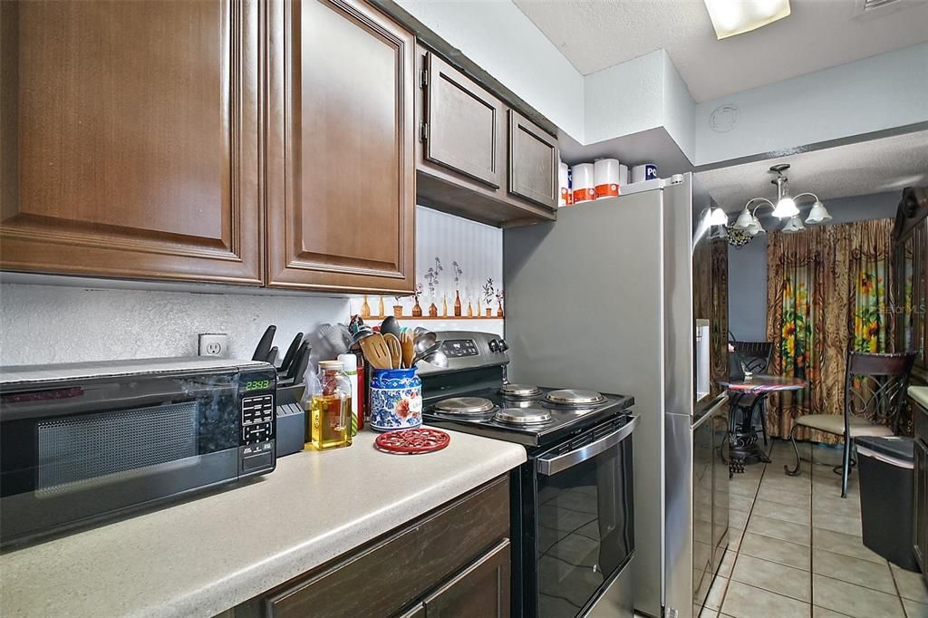 Active With Contract: $262,900 (3 beds, 2 baths, 1283 Square Feet)