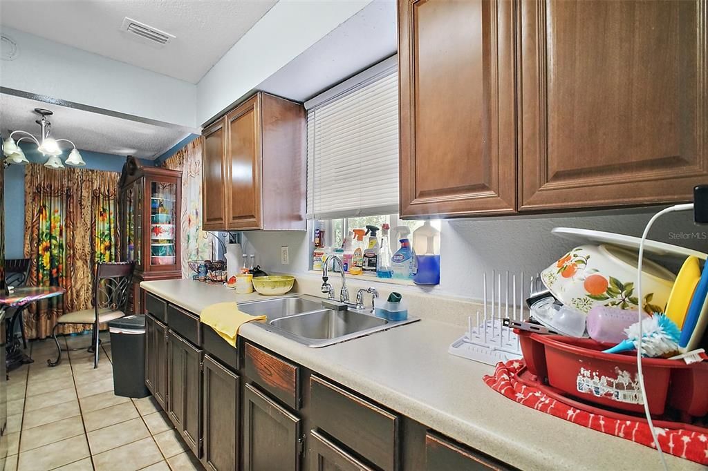 Active With Contract: $262,900 (3 beds, 2 baths, 1283 Square Feet)