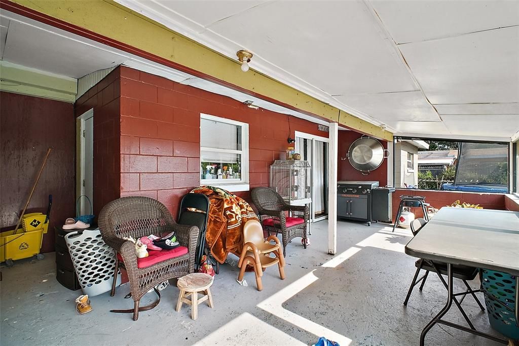 Active With Contract: $262,900 (3 beds, 2 baths, 1283 Square Feet)