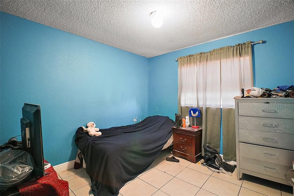 Active With Contract: $262,900 (3 beds, 2 baths, 1283 Square Feet)