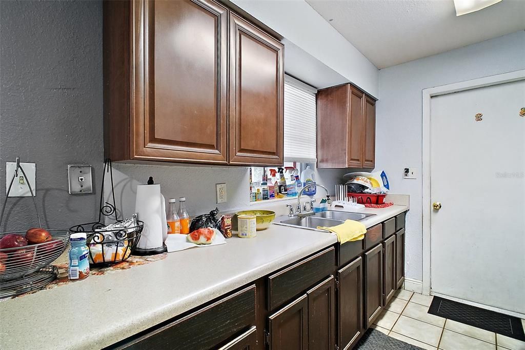 Active With Contract: $262,900 (3 beds, 2 baths, 1283 Square Feet)