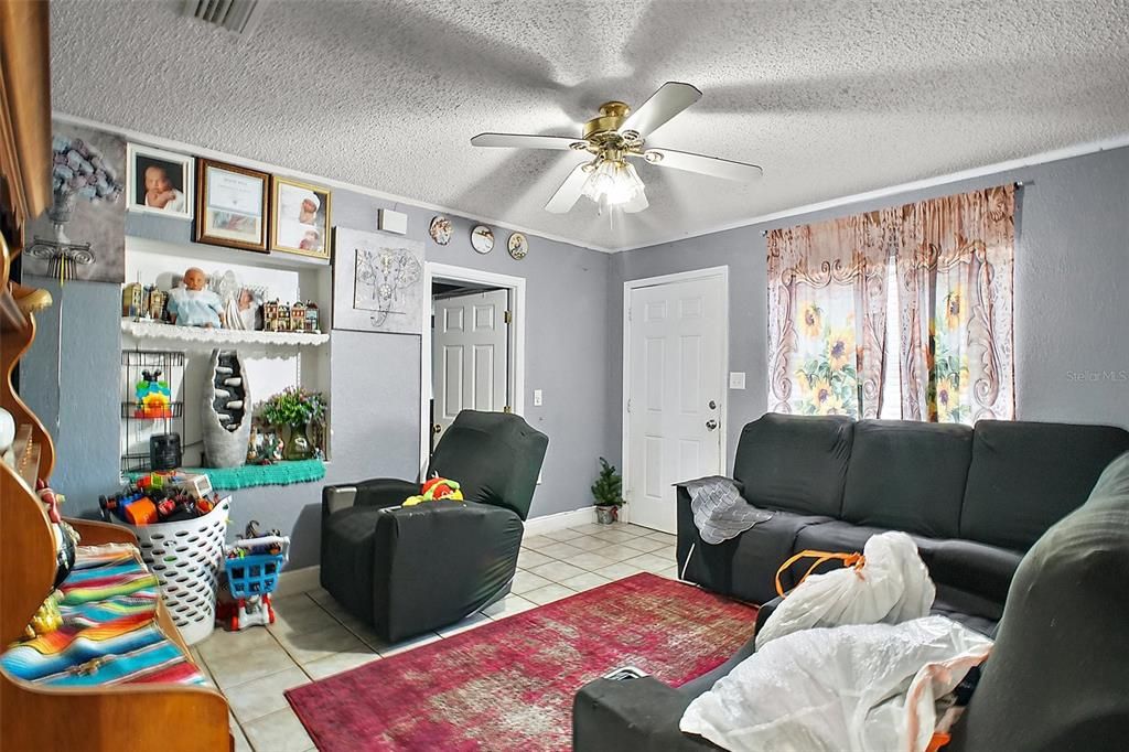 Active With Contract: $262,900 (3 beds, 2 baths, 1283 Square Feet)