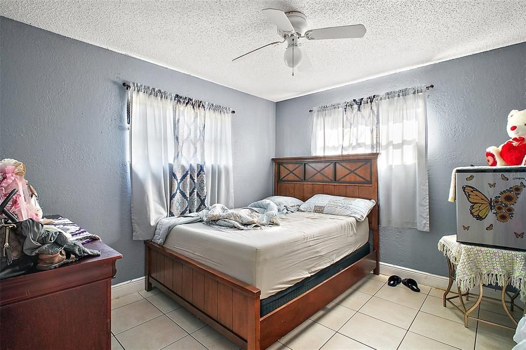 Active With Contract: $262,900 (3 beds, 2 baths, 1283 Square Feet)