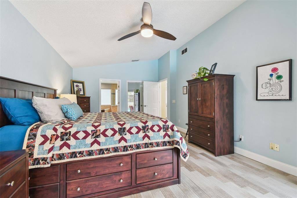 For Sale: $997,000 (5 beds, 3 baths, 2896 Square Feet)