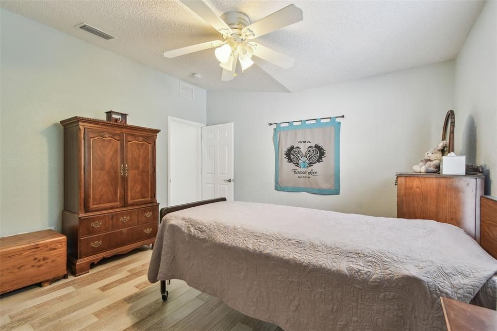 For Sale: $997,000 (5 beds, 3 baths, 2896 Square Feet)