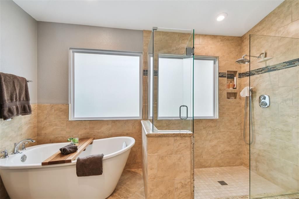 For Sale: $997,000 (5 beds, 3 baths, 2896 Square Feet)