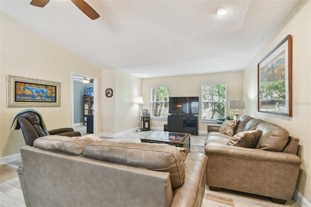 For Sale: $997,000 (5 beds, 3 baths, 2896 Square Feet)