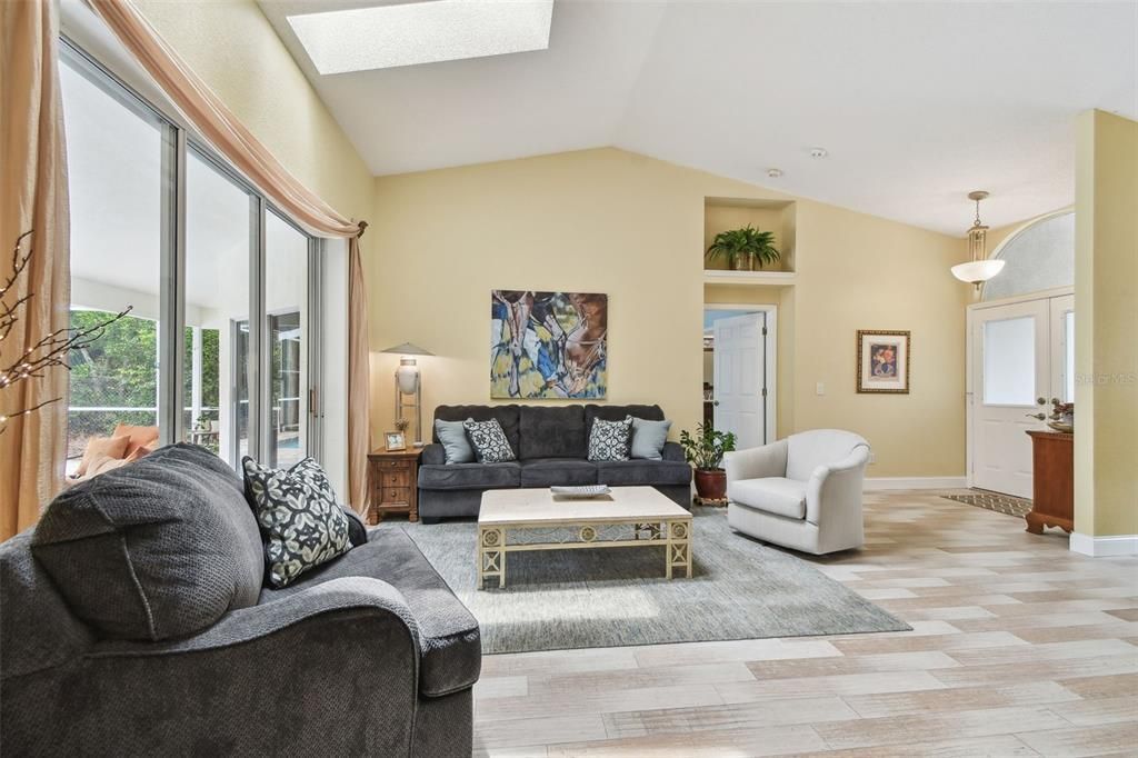 For Sale: $997,000 (5 beds, 3 baths, 2896 Square Feet)