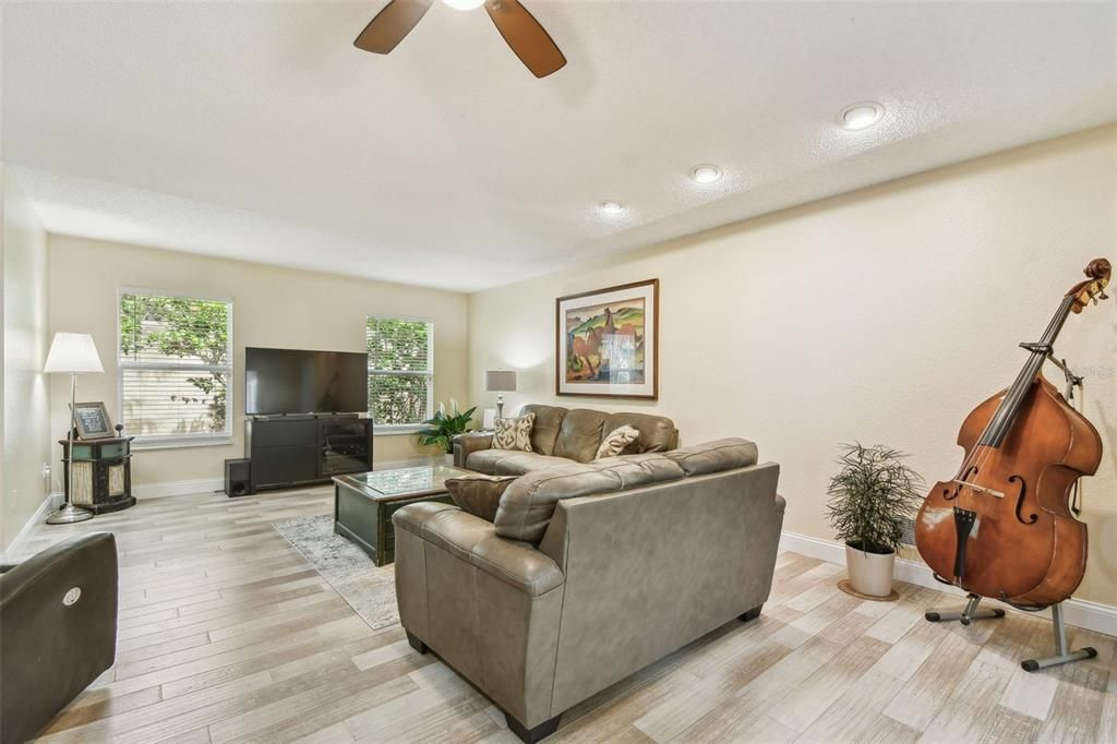 For Sale: $997,000 (5 beds, 3 baths, 2896 Square Feet)