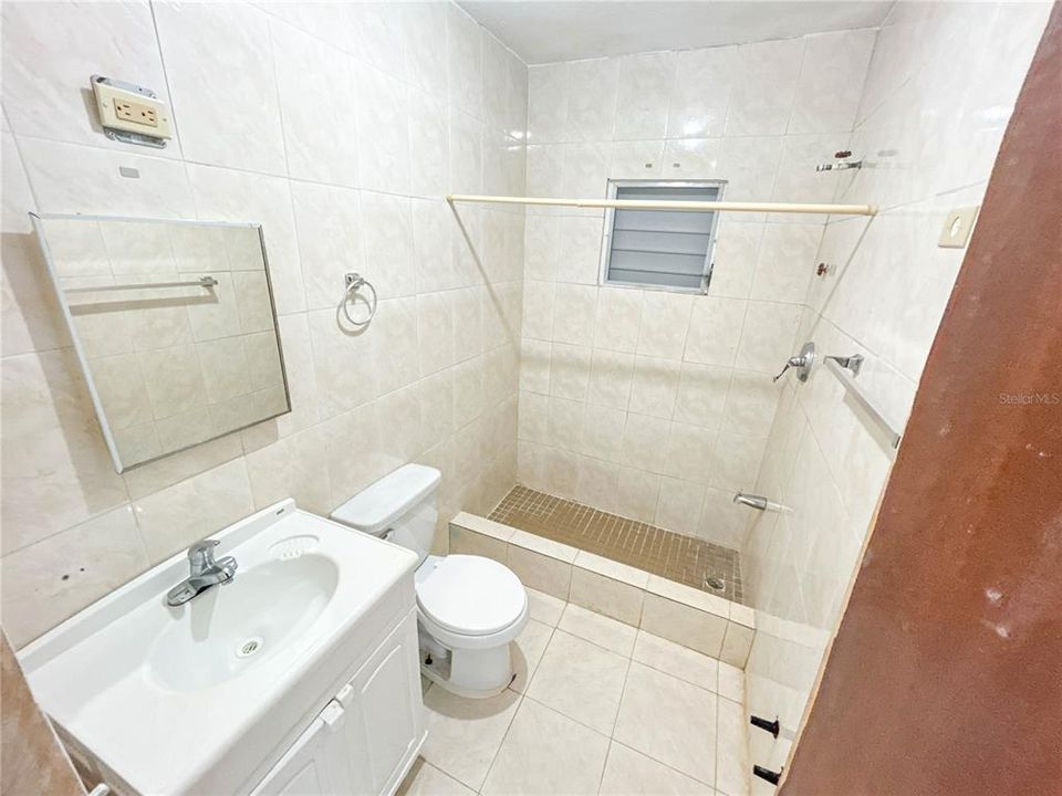 На продажу: $229,995 (3 спален, 1 ванн, 859 Квадратных фут)