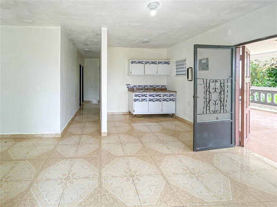 На продажу: $229,995 (3 спален, 1 ванн, 859 Квадратных фут)