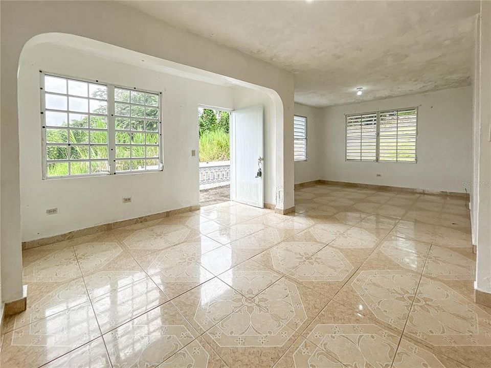 На продажу: $229,995 (3 спален, 1 ванн, 859 Квадратных фут)