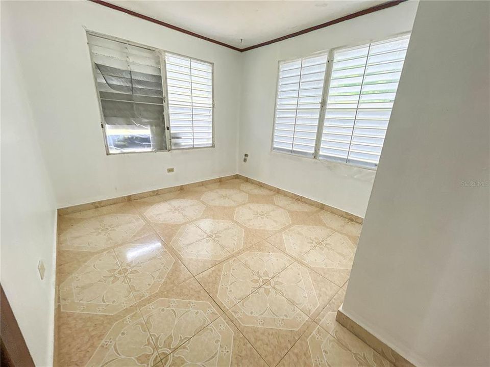 На продажу: $229,995 (3 спален, 1 ванн, 859 Квадратных фут)