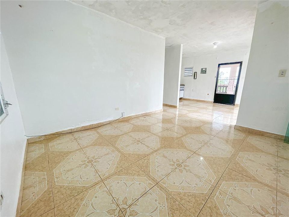 На продажу: $229,995 (3 спален, 1 ванн, 859 Квадратных фут)