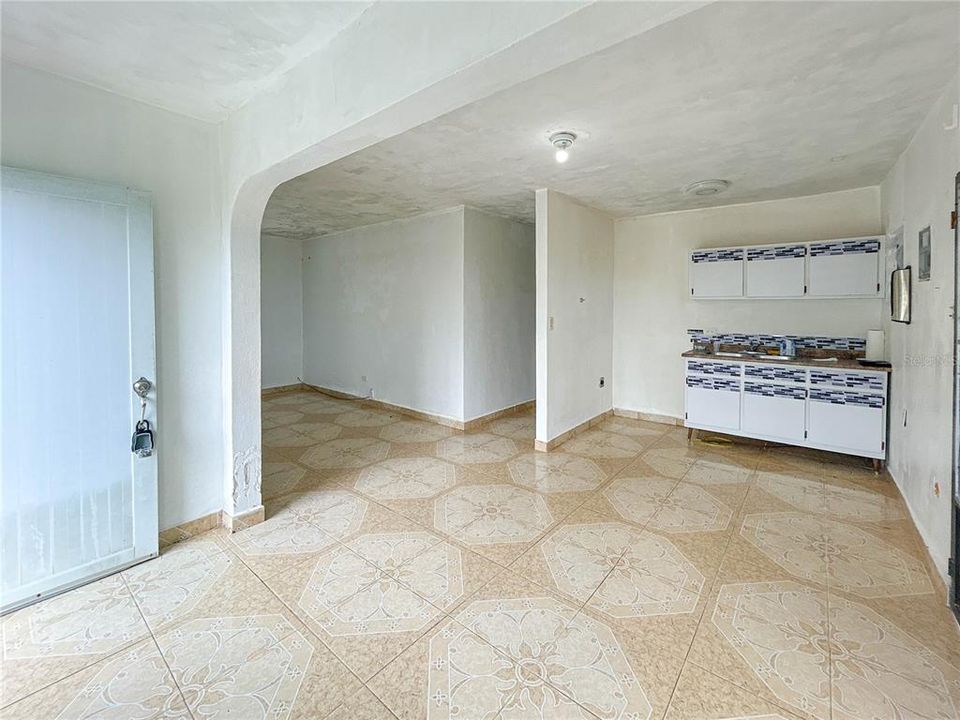 На продажу: $229,995 (3 спален, 1 ванн, 859 Квадратных фут)