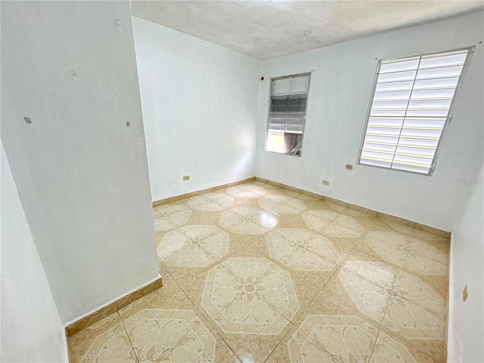 На продажу: $229,995 (3 спален, 1 ванн, 859 Квадратных фут)