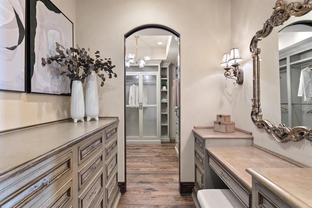 На продажу: $9,800,000 (5 спален, 4 ванн, 7825 Квадратных фут)