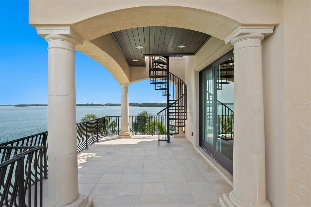 На продажу: $9,800,000 (5 спален, 4 ванн, 7825 Квадратных фут)