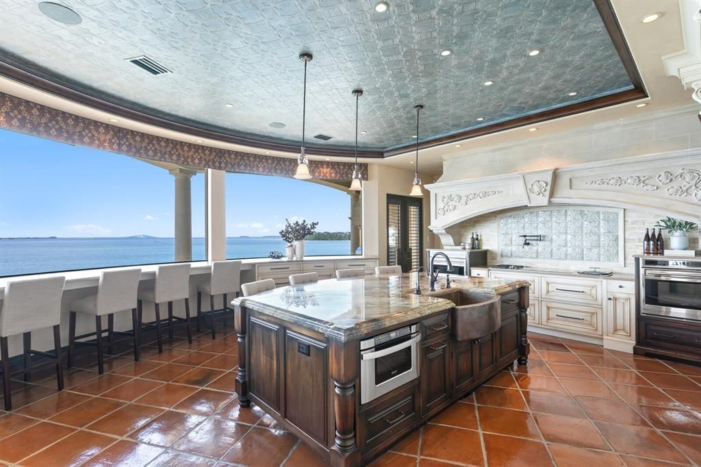 На продажу: $9,800,000 (5 спален, 4 ванн, 7825 Квадратных фут)