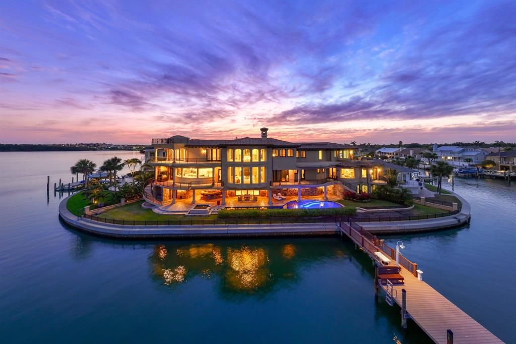 На продажу: $9,800,000 (5 спален, 4 ванн, 7825 Квадратных фут)