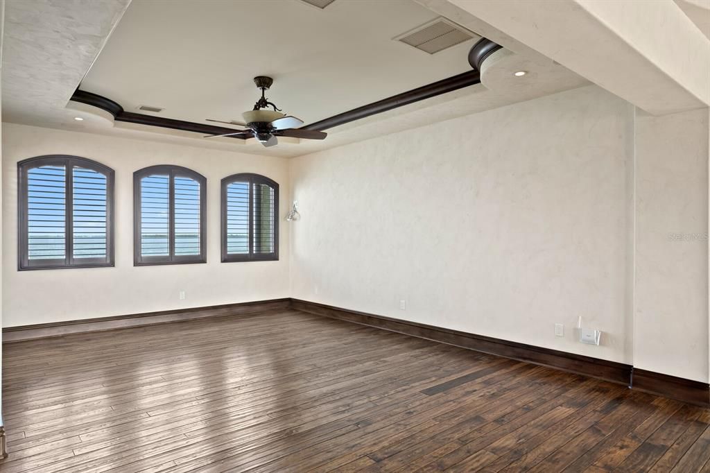 На продажу: $9,800,000 (5 спален, 4 ванн, 7825 Квадратных фут)