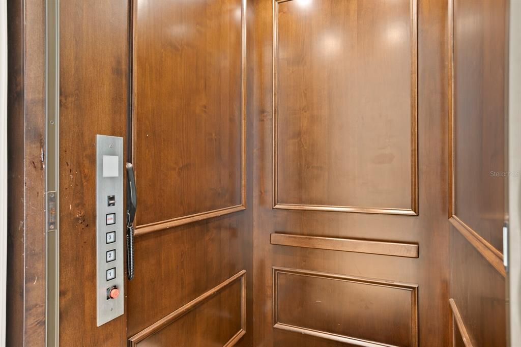 На продажу: $9,800,000 (5 спален, 4 ванн, 7825 Квадратных фут)