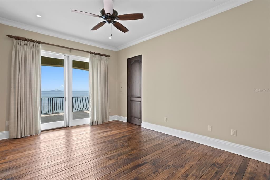 На продажу: $9,800,000 (5 спален, 4 ванн, 7825 Квадратных фут)