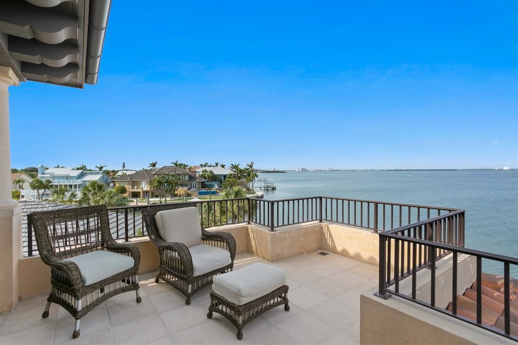 На продажу: $9,800,000 (5 спален, 4 ванн, 7825 Квадратных фут)