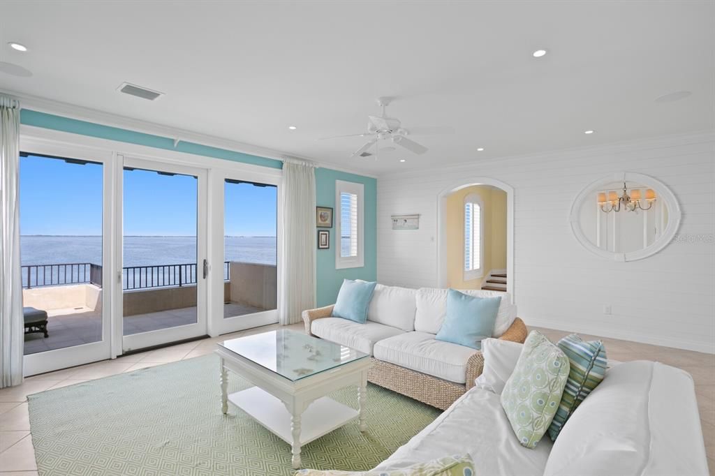 На продажу: $9,800,000 (5 спален, 4 ванн, 7825 Квадратных фут)