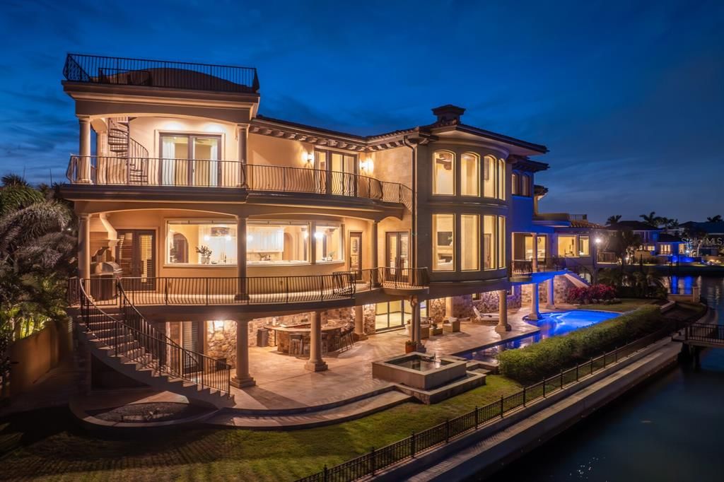 На продажу: $9,800,000 (5 спален, 4 ванн, 7825 Квадратных фут)