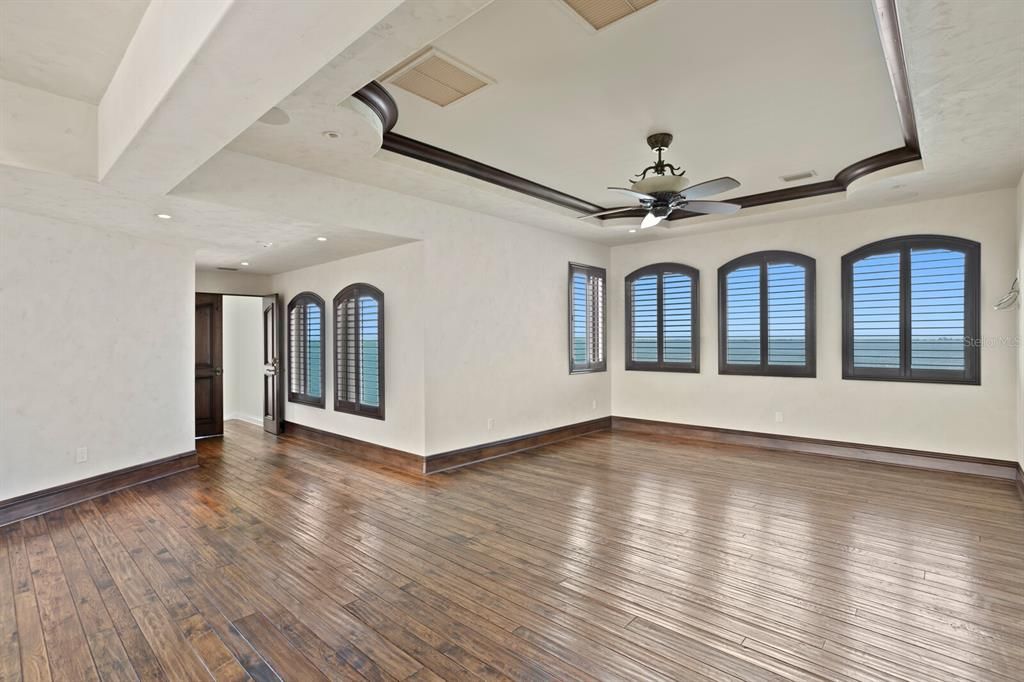 На продажу: $9,800,000 (5 спален, 4 ванн, 7825 Квадратных фут)