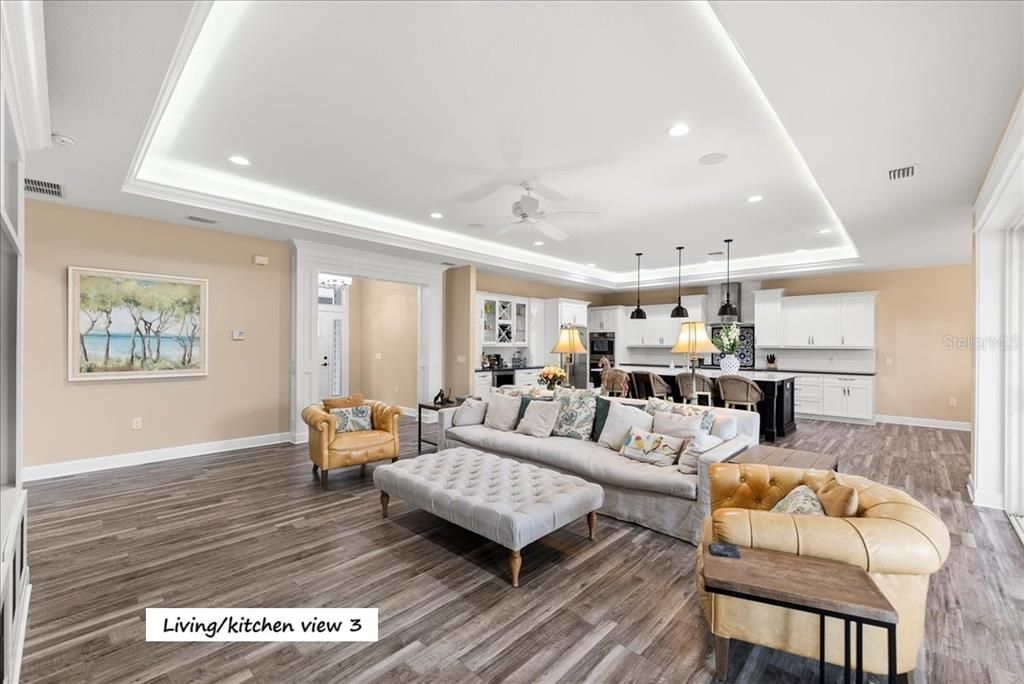 For Sale: $700,000 (3 beds, 3 baths, 2817 Square Feet)