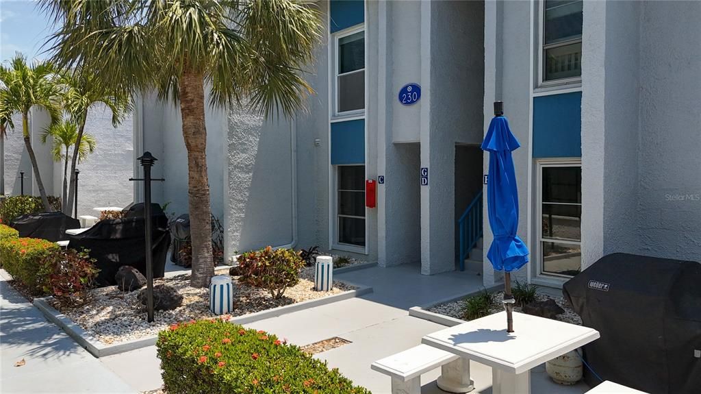 待售: $497,000 (2 贝兹, 1 浴室, 903 平方英尺)