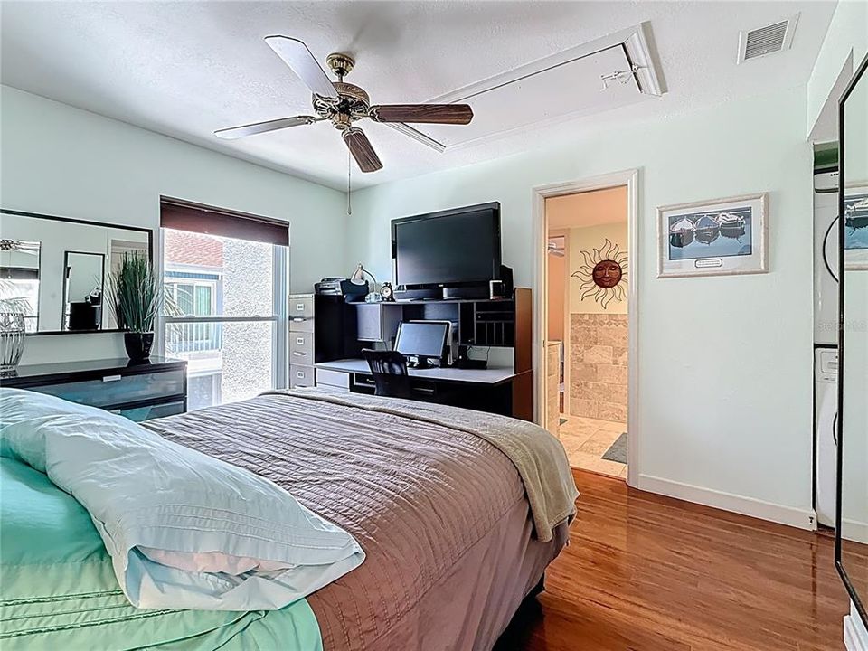 待售: $497,000 (2 贝兹, 1 浴室, 903 平方英尺)