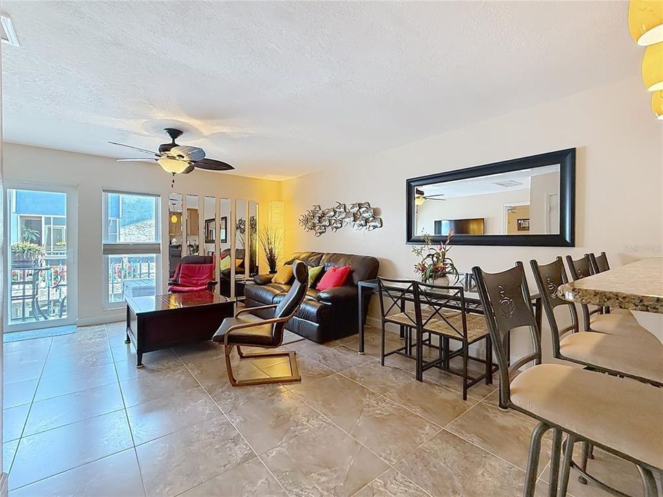 待售: $497,000 (2 贝兹, 1 浴室, 903 平方英尺)