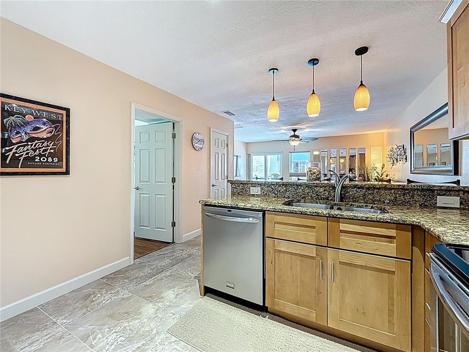 待售: $497,000 (2 贝兹, 1 浴室, 903 平方英尺)