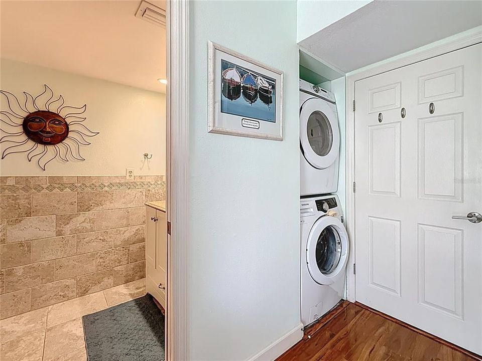 待售: $497,000 (2 贝兹, 1 浴室, 903 平方英尺)