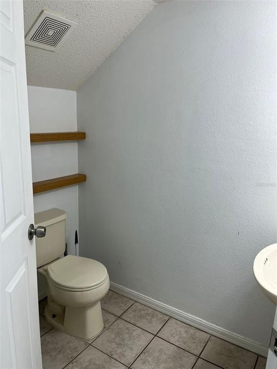 Active With Contract: $1,900 (2 beds, 2 baths, 1159 Square Feet)