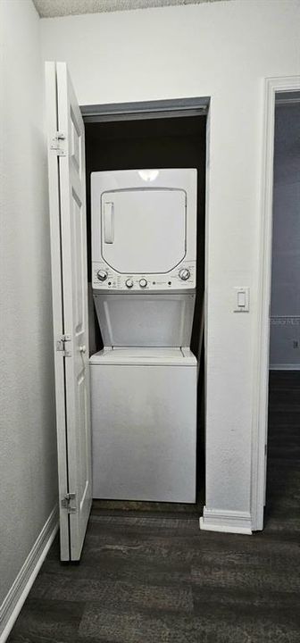 Active With Contract: $1,900 (2 beds, 2 baths, 1159 Square Feet)