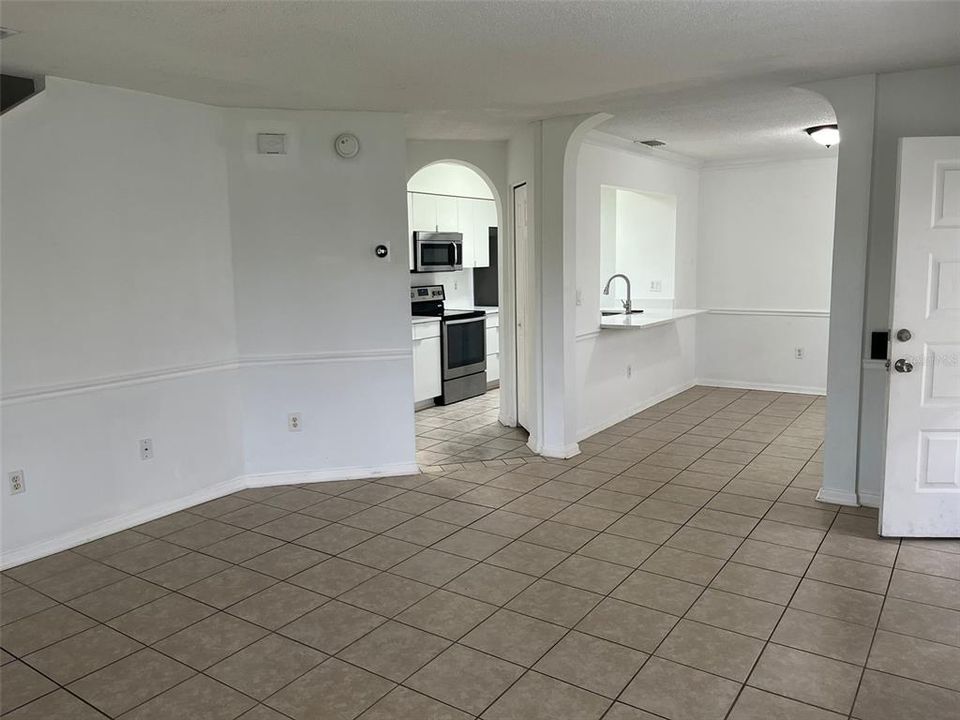 Active With Contract: $1,900 (2 beds, 2 baths, 1159 Square Feet)