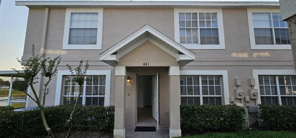 Active With Contract: $1,900 (2 beds, 2 baths, 1159 Square Feet)