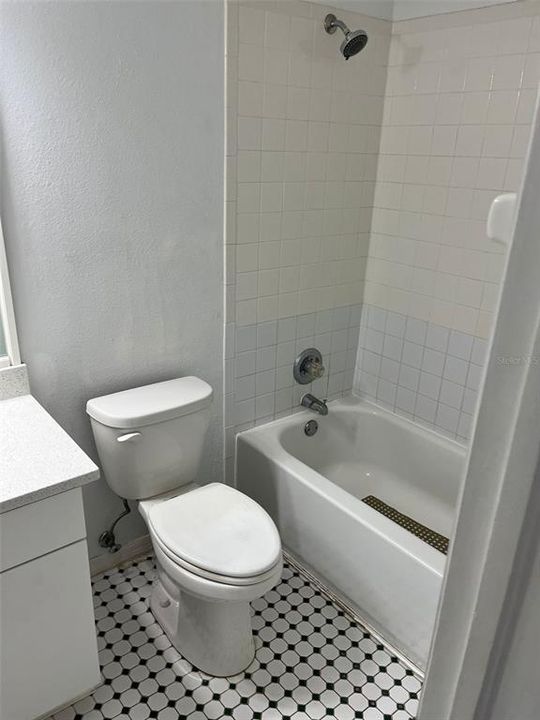 Active With Contract: $1,900 (2 beds, 2 baths, 1159 Square Feet)