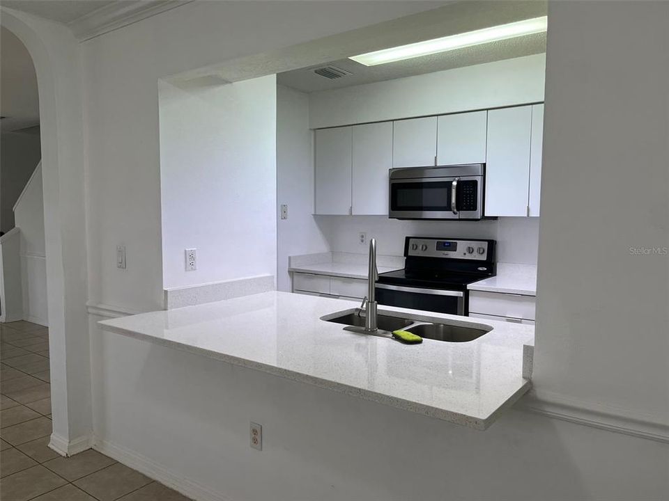 Active With Contract: $1,900 (2 beds, 2 baths, 1159 Square Feet)