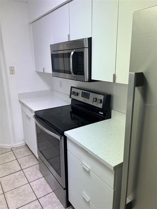 Active With Contract: $1,900 (2 beds, 2 baths, 1159 Square Feet)