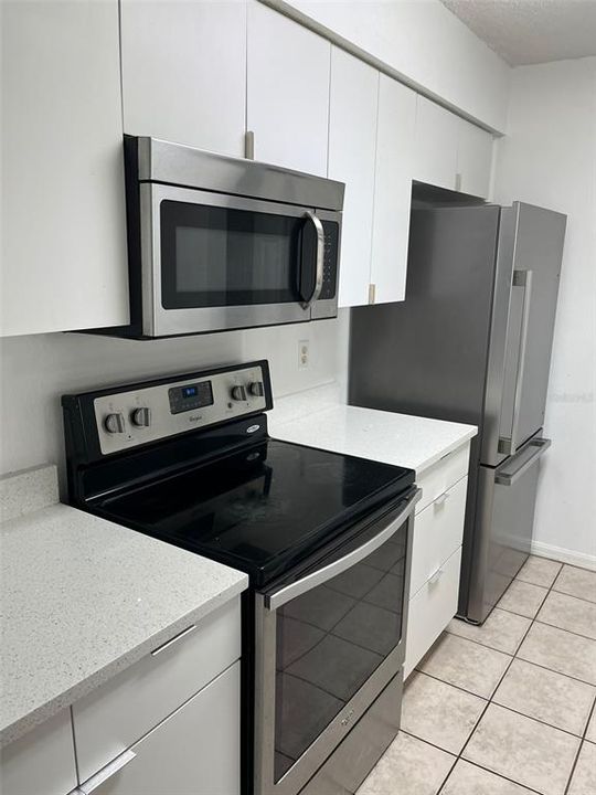 Active With Contract: $1,900 (2 beds, 2 baths, 1159 Square Feet)