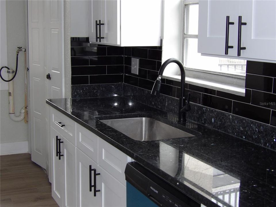 На продажу: $299,000 (2 спален, 2 ванн, 1545 Квадратных фут)