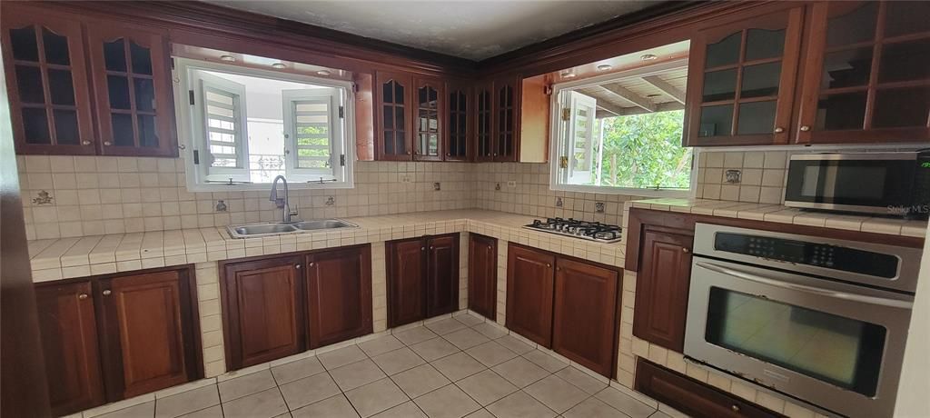 На продажу: $485,000 (4 спален, 4 ванн, 5200 Квадратных фут)